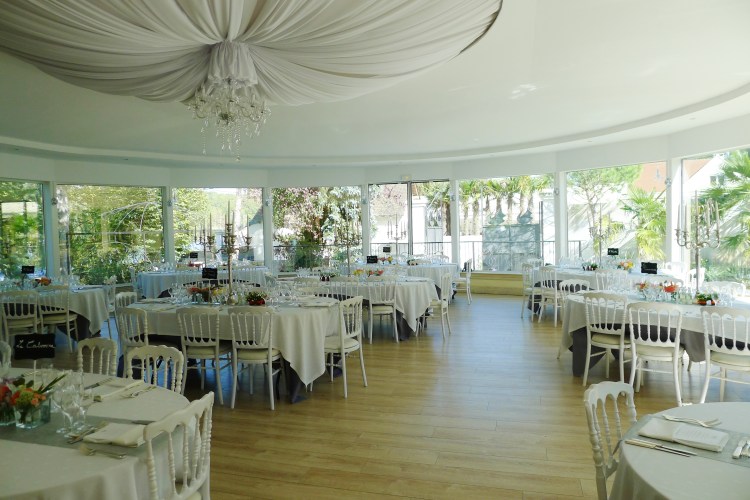 Une belle salle en verière